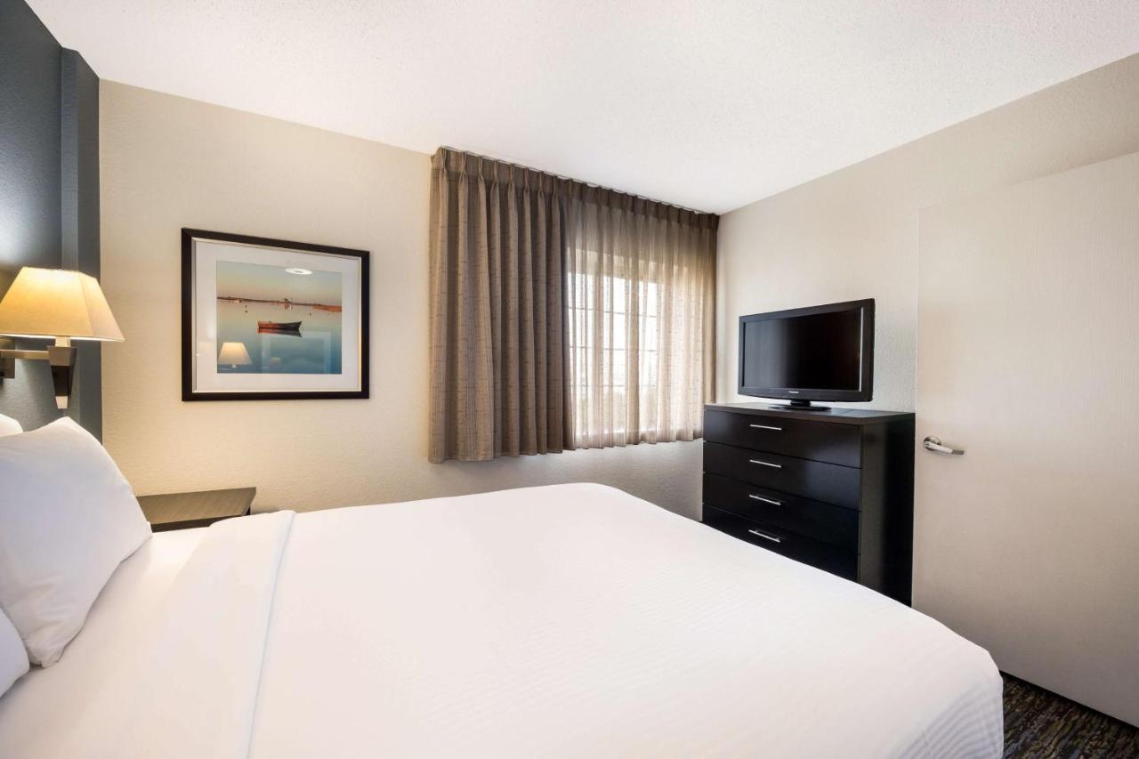 Sonesta Simply Suites Denver West Federal Center Лейкуд Екстериор снимка