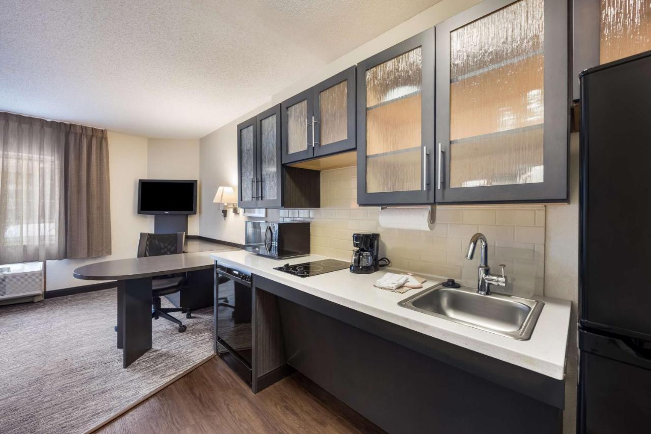 Sonesta Simply Suites Denver West Federal Center Лейкуд Екстериор снимка