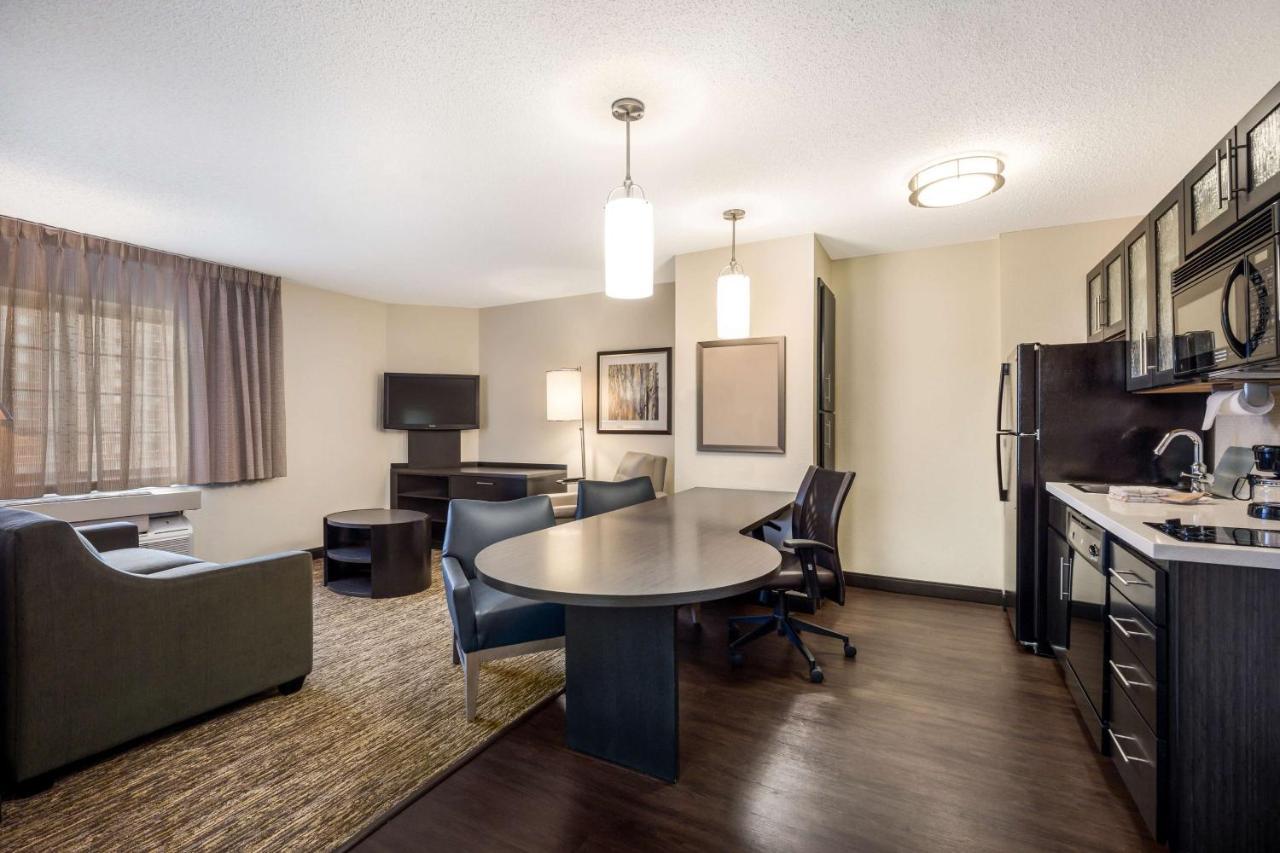 Sonesta Simply Suites Denver West Federal Center Лейкуд Екстериор снимка
