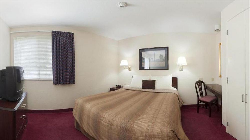 Sonesta Simply Suites Denver West Federal Center Лейкуд Екстериор снимка